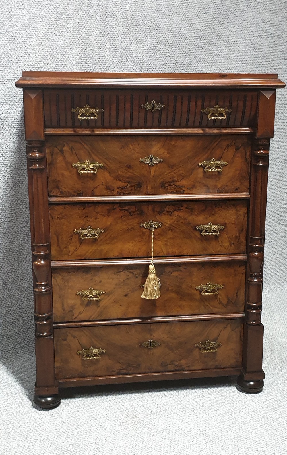 Excellent Burr Walnut Chest of Drawers