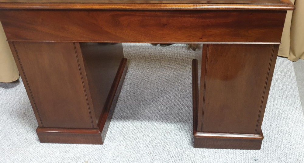 Top Quality  Mahogany Pedestal  Desk View VII
