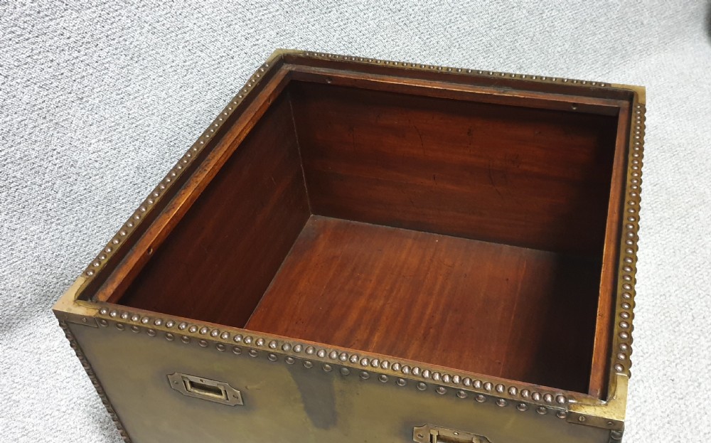 Super Green Leather Campaign Box View IX