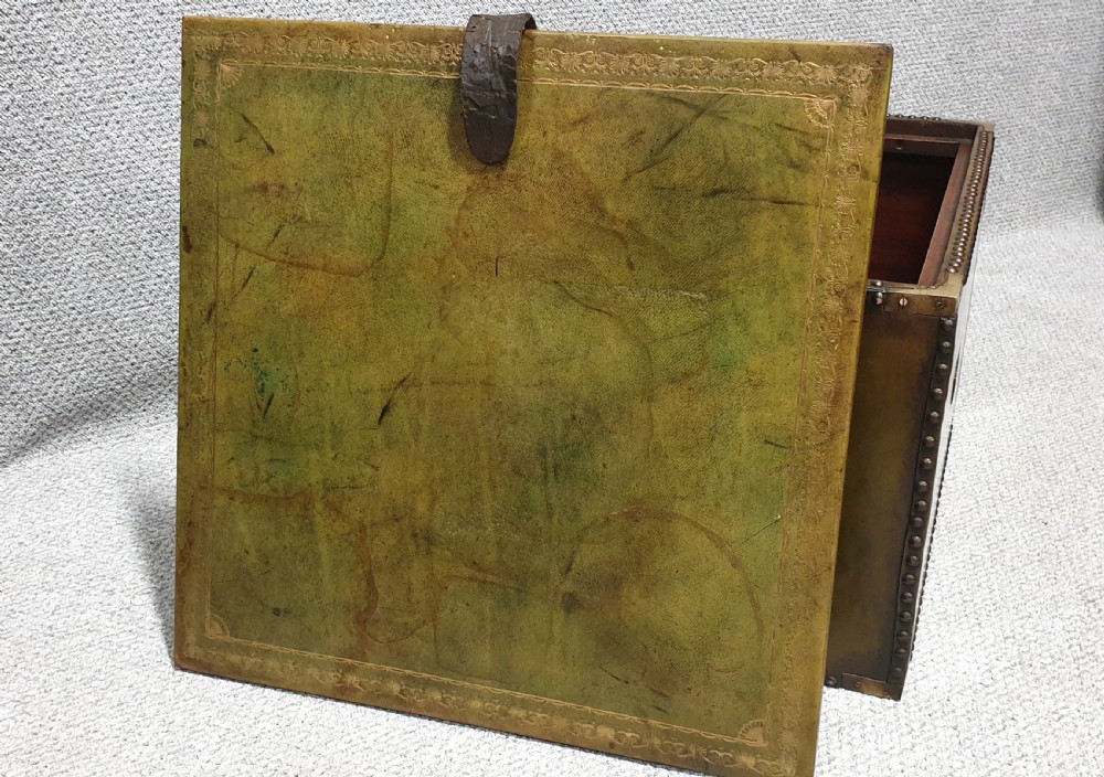 Super Green Leather Campaign Box View X