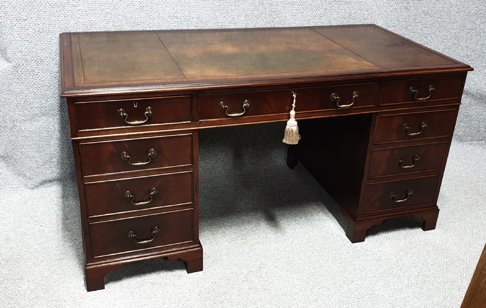 Georgian Mahogany Pedestal Desk