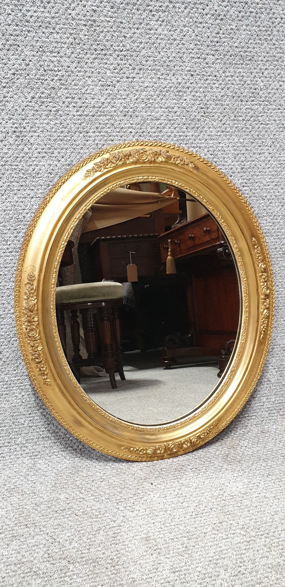 Pretty English Gilt Oval Mirror