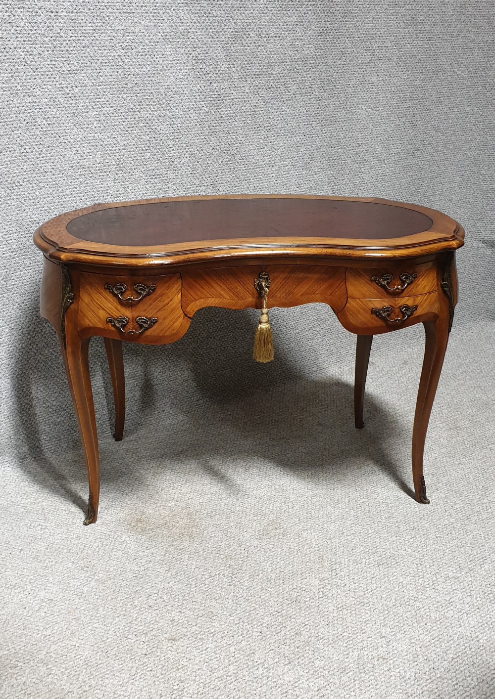 French Kidney Desk