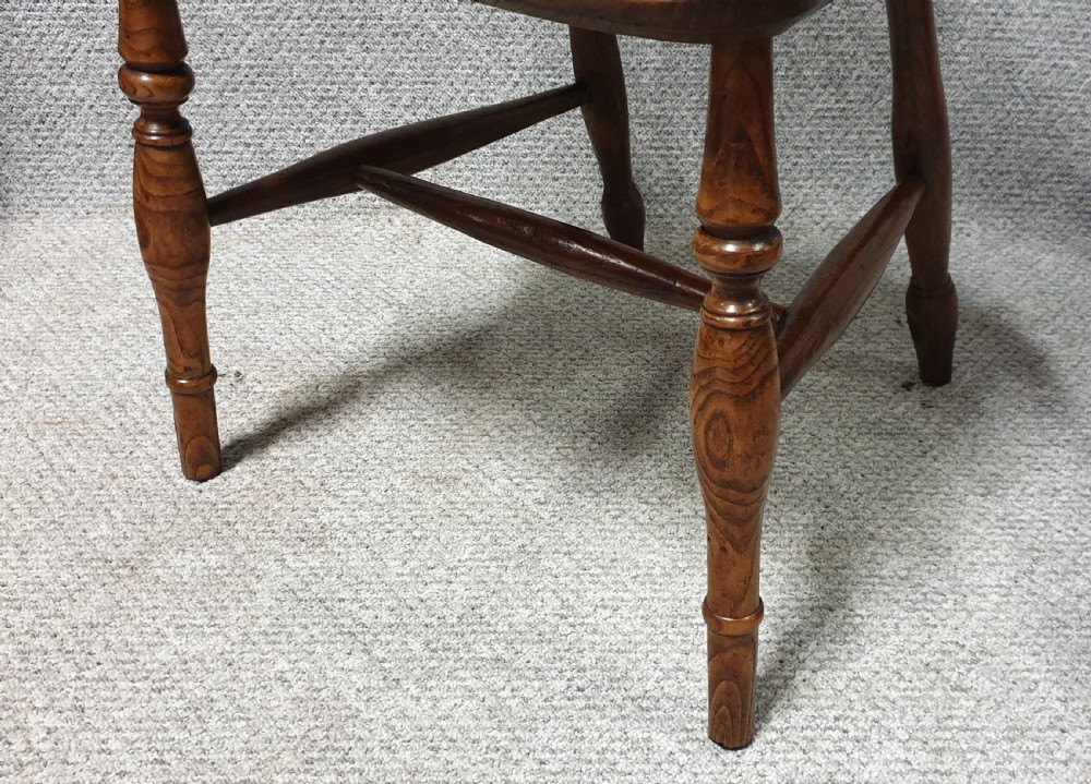 Good Ash and Elm Windsor chair View VII