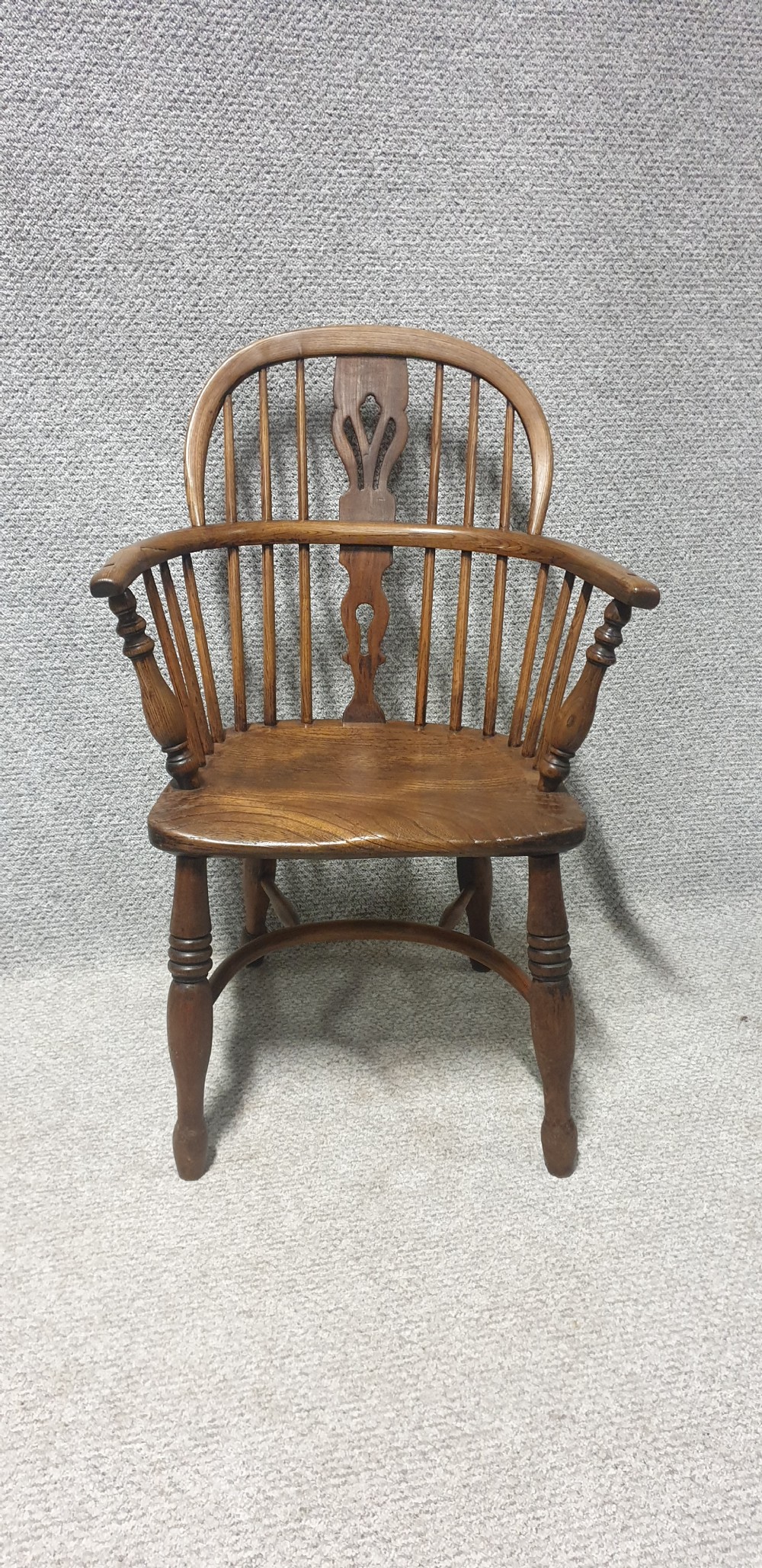 Excellent Ash and Elm Windsor Chair View II