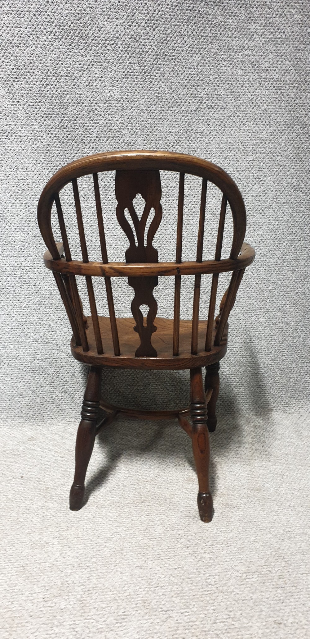 Excellent Ash and Elm Windsor Chair View V