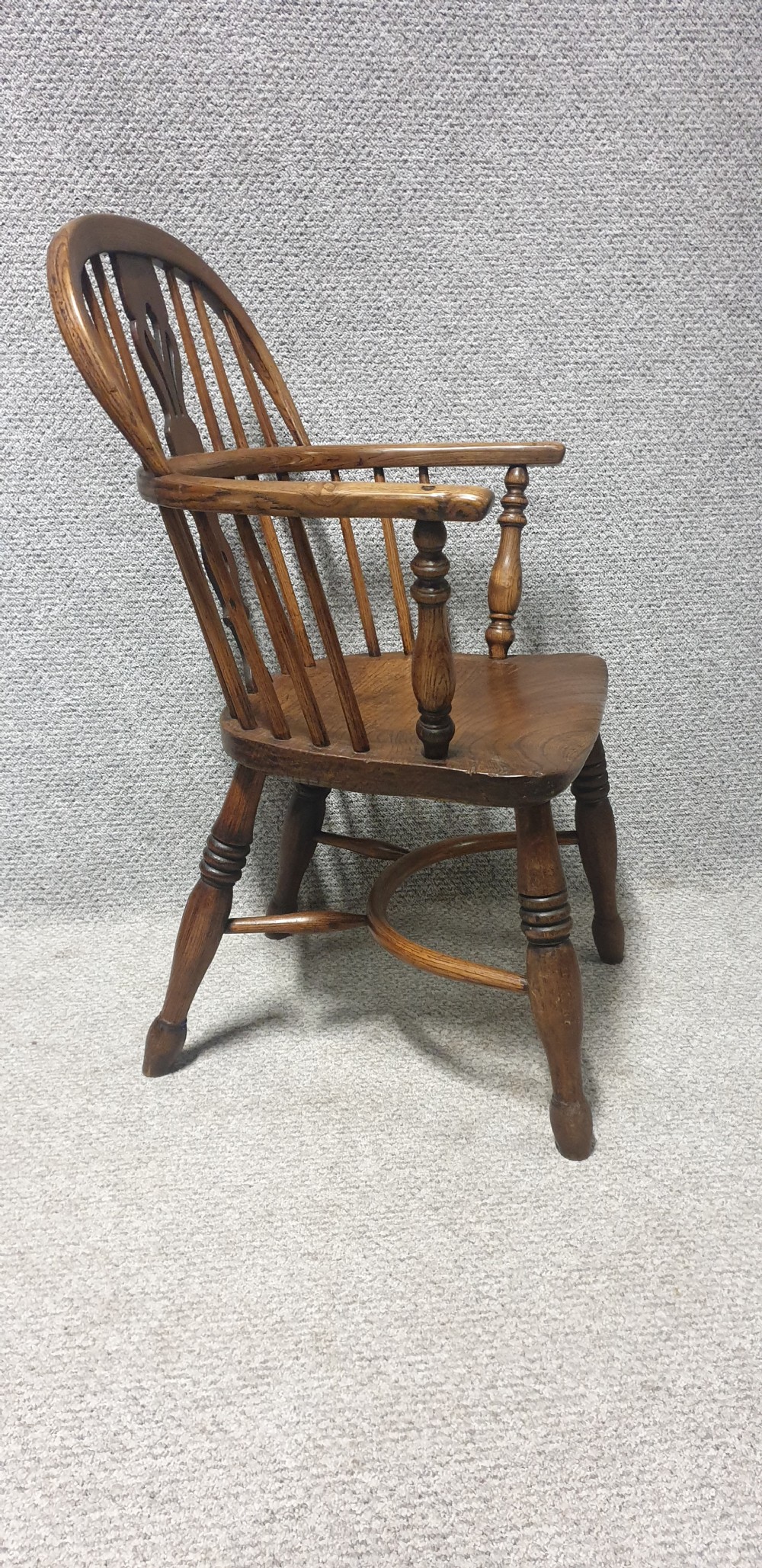 Excellent Ash and Elm Windsor Chair View VI