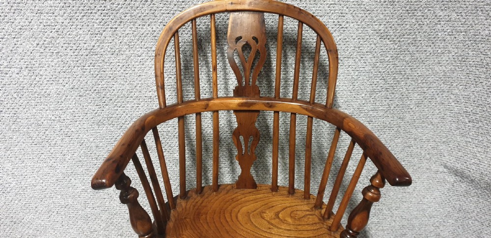 Superb Yew Windsor Chair  View IV