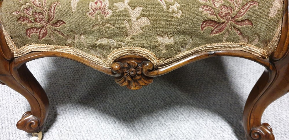 Outstanding Victorian Rosewood Library Chair  View IV