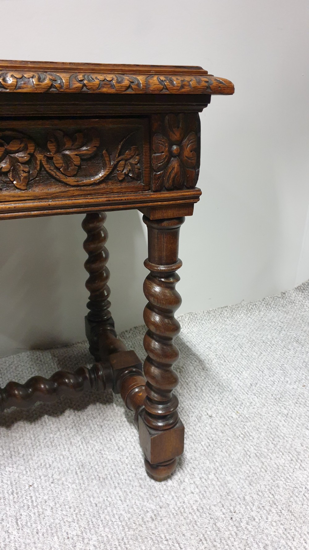 Oak Green man  Desk View V