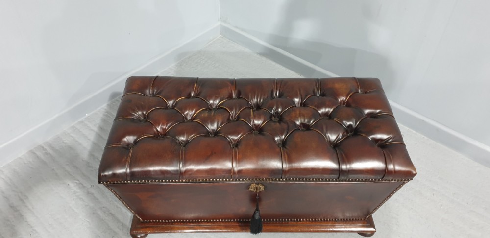 Fabulous Regency Ottoman View III
