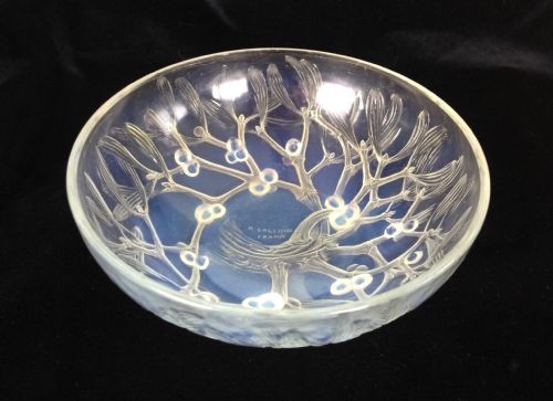 fig 1. R. Lalique Opalescent Gui Mistletoe Bowl Coupe No.1 c.1921
