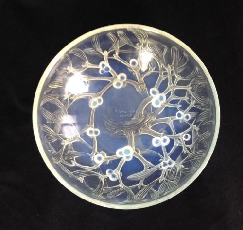 fig 2. R. Lalique Opalescent Gui Mistletoe Bowl Coupe No.1 c.1921