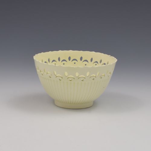 UNUSUAL SMALL PIERCED RIBBED LEEDS CREAMWARE BOWL C1790