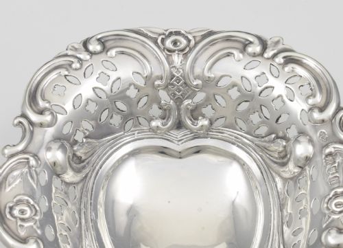 LARGE EDWARDIAN SILVER HEART SHAPED PIERCED TRINKET BONBON DISH COMYNS - ADDITIONAL PHOTO 12
