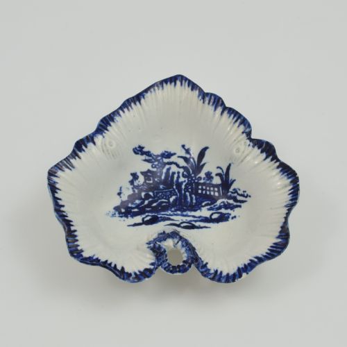 fig 1. A leaf-shaped 18th-century Liverpool soft-paste porcelain pickle dish decorated with an underglaze blue chinoiserie landscape and feathered blue rim.