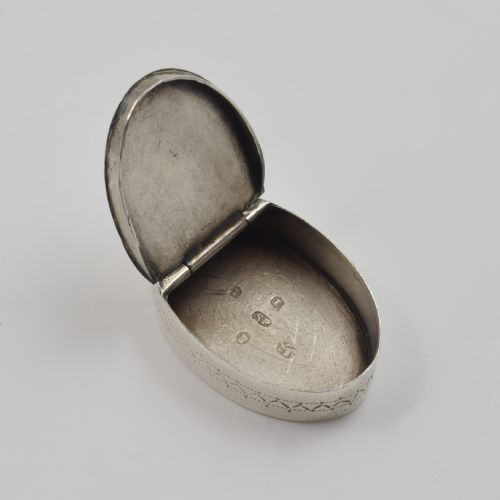 RARE GEORGIAN MINIATURE BRIGHT CUT ENGRAVED SILVER PILL SNUFF BOX SAMUEL PEMBERTON 1791 - ADDITIONAL PHOTO 10