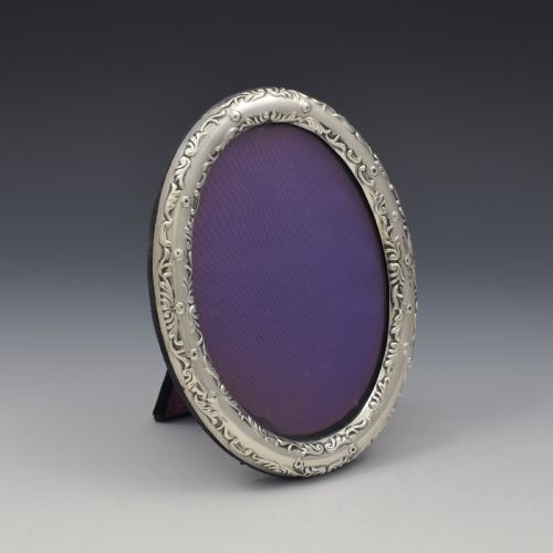 LOVELY VICTORIAN ART NOUVEAU EMBOSSED SILVER OVAL PHOTO FRAME PHOTOGRAPH - ADDITIONAL PHOTO 1