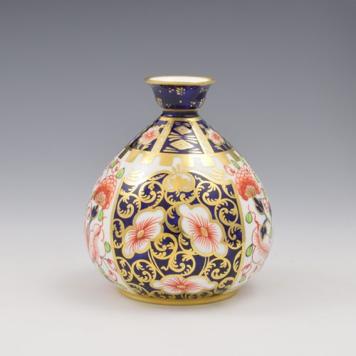 STUNNING EDWARDIAN ROYAL CROWN DERBY PORCELAIN IMARI BUD VASE PATT 6299 - ADDITIONAL PHOTO 1