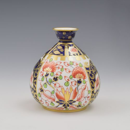 STUNNING EDWARDIAN ROYAL CROWN DERBY PORCELAIN IMARI BUD VASE PATT 6299 - ADDITIONAL PHOTO 2