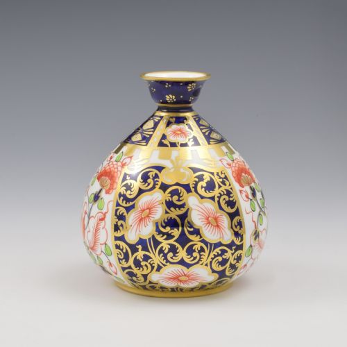STUNNING EDWARDIAN ROYAL CROWN DERBY PORCELAIN IMARI BUD VASE PATT 6299 - ADDITIONAL PHOTO 3