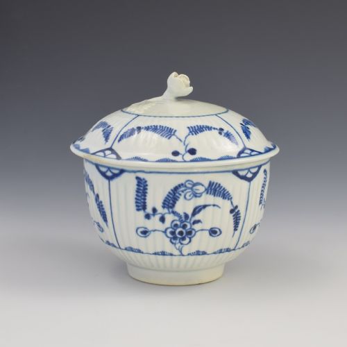 fig 1. A fluted blue and white eighteenth-century Worcester porcelain sucrier with a sculpted flower finial and floral Immortelle pattern.