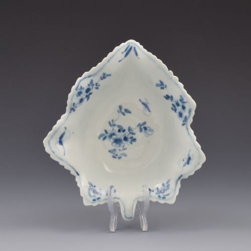 fig 1. An 18th-century leaf-moulded soft-paste porcelain pickle dish with underglaze cobalt blue floral and leaf decoration.