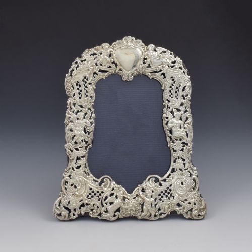fig 1. Stunning Ornate Victorian Pierced & Embossed Cherubs Silver Photo Frame 1894 Comyns