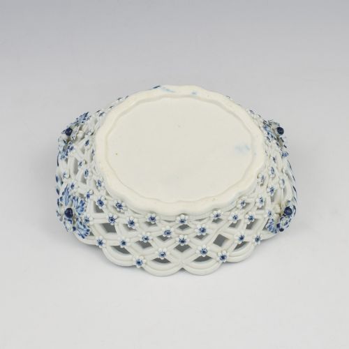 PRETTY FIRST PERIOD WORCESTER PORCELAIN SMALL CHESTNUT BASKET PINE CONE PATT C1770 - ADDITIONAL PHOTO 12