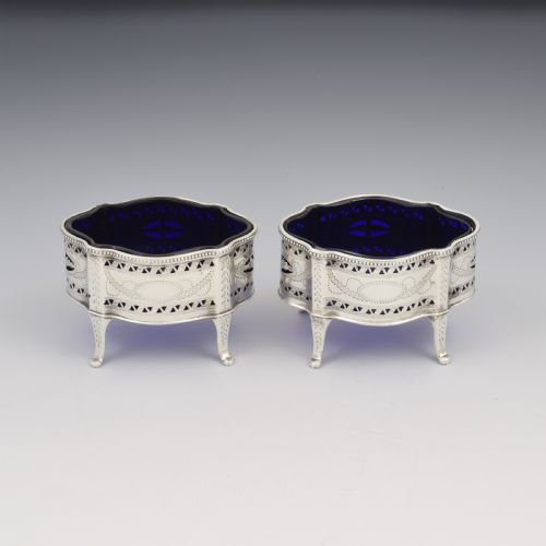 STUNNING PAIR OF VICTORIAN PIERCED SILVER SERPENTINE TABLE SALTS - ADDITIONAL PHOTO 2