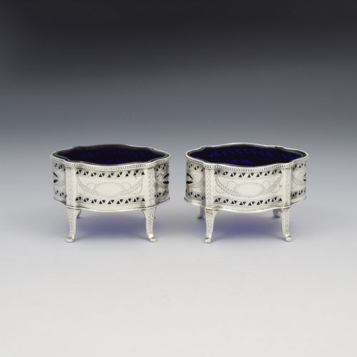 STUNNING PAIR OF VICTORIAN PIERCED SILVER SERPENTINE TABLE SALTS - ADDITIONAL PHOTO 4
