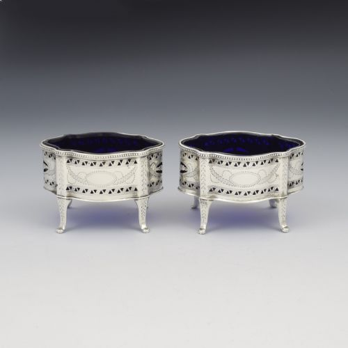 STUNNING PAIR OF VICTORIAN PIERCED SILVER SERPENTINE TABLE SALTS - ADDITIONAL PHOTO 5