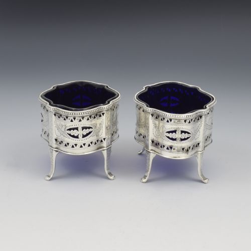 STUNNING PAIR OF VICTORIAN PIERCED SILVER SERPENTINE TABLE SALTS - ADDITIONAL PHOTO 6