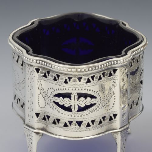 STUNNING PAIR OF VICTORIAN PIERCED SILVER SERPENTINE TABLE SALTS - ADDITIONAL PHOTO 9