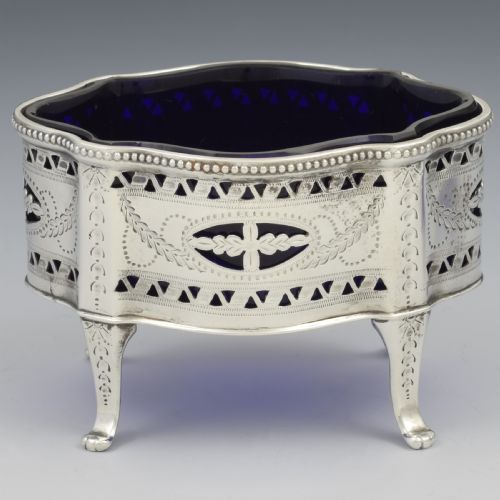 STUNNING PAIR OF VICTORIAN PIERCED SILVER SERPENTINE TABLE SALTS - ADDITIONAL PHOTO 10