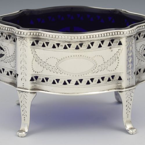 STUNNING PAIR OF VICTORIAN PIERCED SILVER SERPENTINE TABLE SALTS - ADDITIONAL PHOTO 11