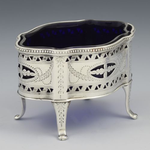 STUNNING PAIR OF VICTORIAN PIERCED SILVER SERPENTINE TABLE SALTS - ADDITIONAL PHOTO 12