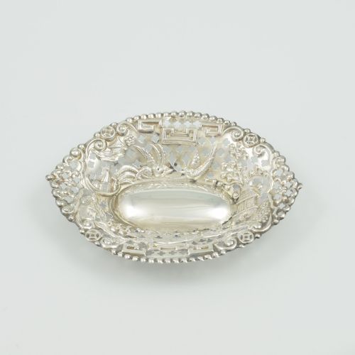 Pretty Edwardian Pierced Silver Trinket Dish Chinoiseries Scenes