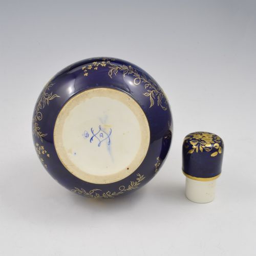 STUNNING DERBY PORCELAIN BOTTLE VASE COVER SVRES STYLE GILT ON BLUE C1835 - ADDITIONAL PHOTO 11