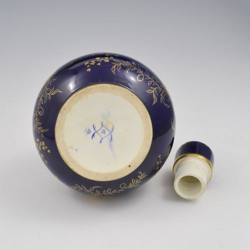 STUNNING DERBY PORCELAIN BOTTLE VASE COVER SVRES STYLE GILT ON BLUE C1835 - ADDITIONAL PHOTO 12