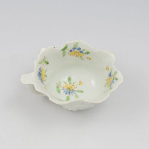 fig 1. An eighteenth-century Dr Wall First Period Worcester soft-paste porcelain butter boat featuring hand-painted polychrome floral enamel sprigs and a leaf-moulded rim.