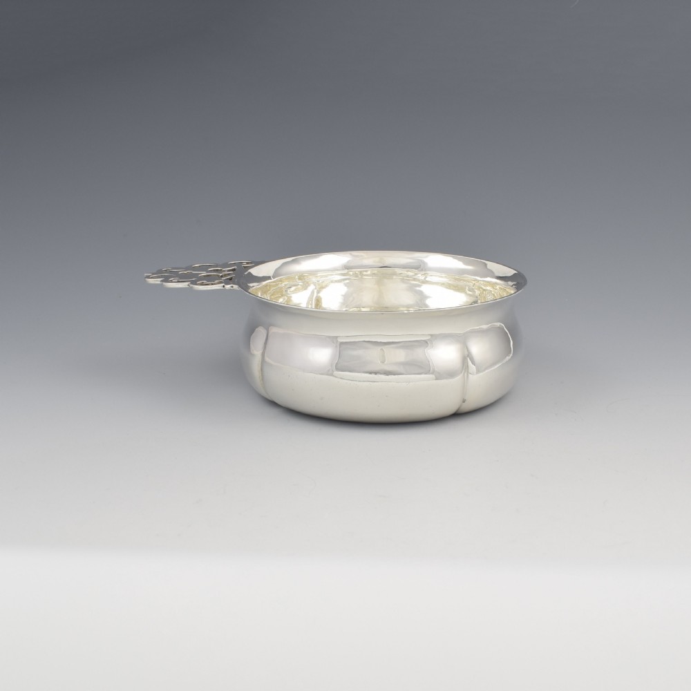 Edwardian Silver Quaich / Porringer William Comyns & Sons View II