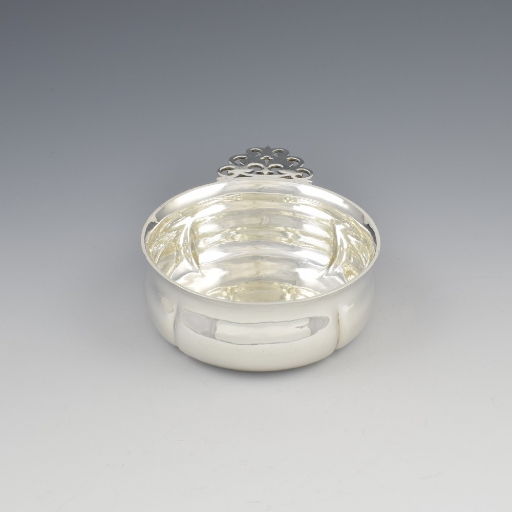 Edwardian Silver Quaich / Porringer William Comyns & Sons View III