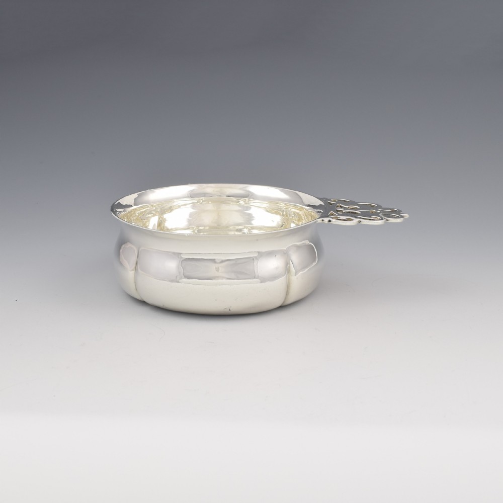 Edwardian Silver Quaich / Porringer William Comyns & Sons View VII