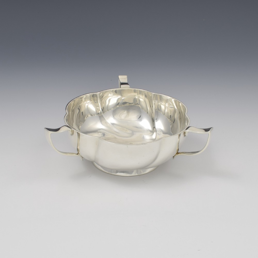 Edwardian Art Nouveau Silver Three Handle Quaich / Tyg 
