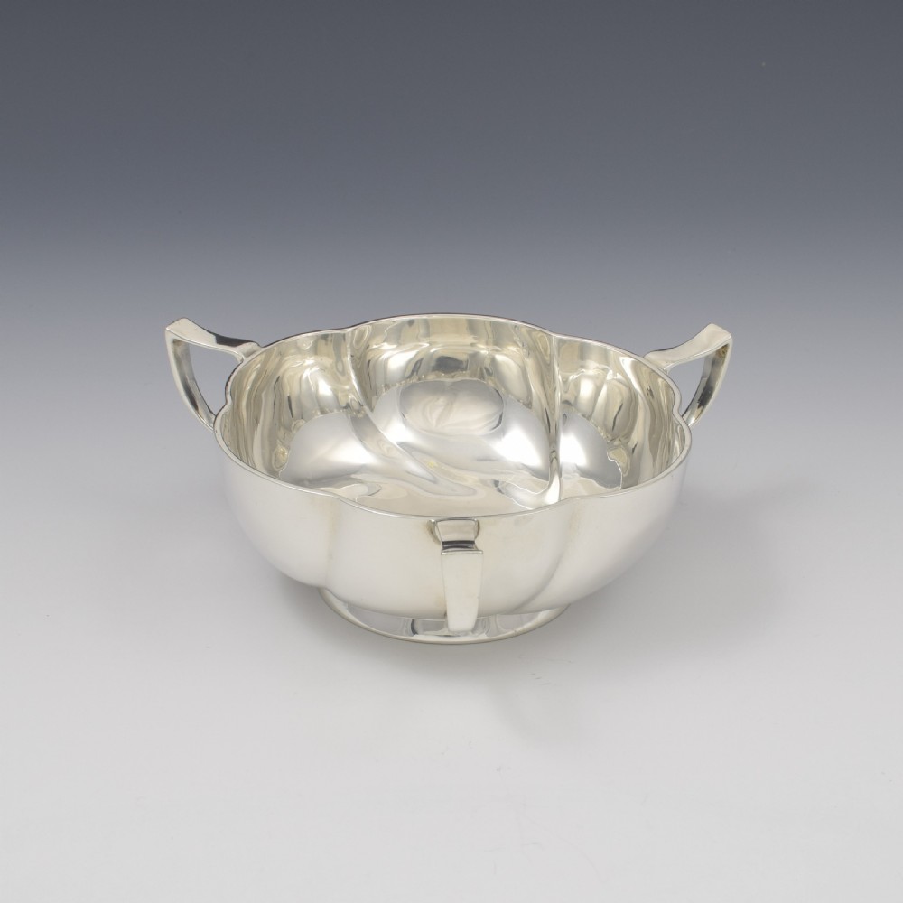 Edwardian Art Nouveau Silver Three Handle Quaich / Tyg  View III