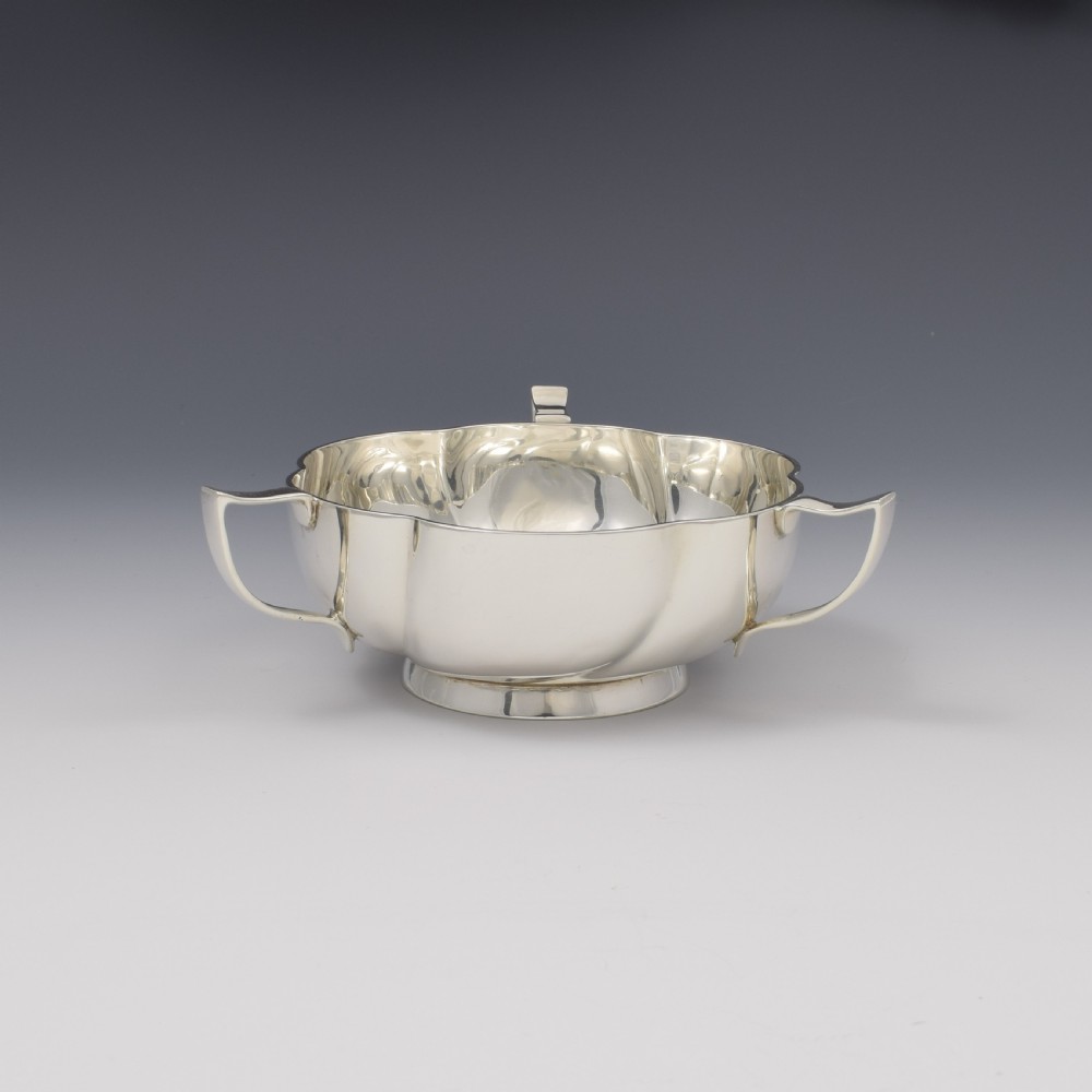 Edwardian Art Nouveau Silver Three Handle Quaich / Tyg  View IV