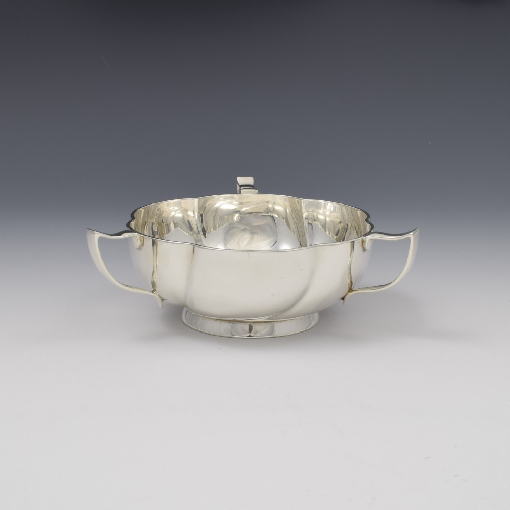 Edwardian Art Nouveau Silver Three Handle Quaich / Tyg  View V