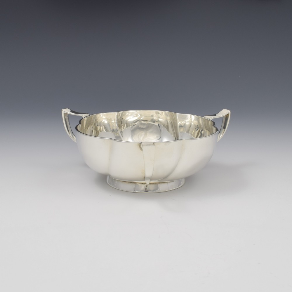 Edwardian Art Nouveau Silver Three Handle Quaich / Tyg  View VI