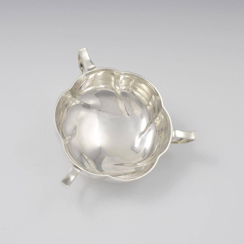 Edwardian Art Nouveau Silver Three Handle Quaich / Tyg  View VII